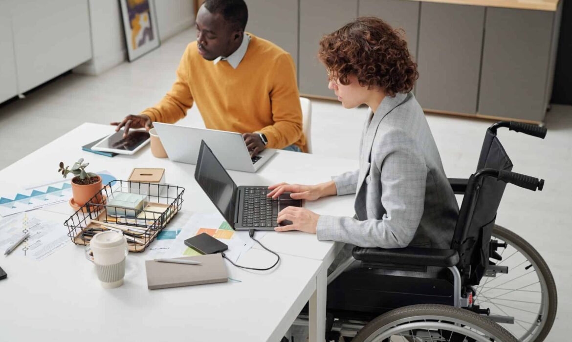 Technologie d’Assistance pour les Personnes en Situation de Handicap Des Innovations Favorisant l’Accessibilité et l’Inclusion